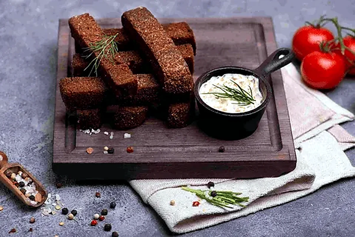 Чесночные гренки — ржаные хлебцы с чесночным маслом